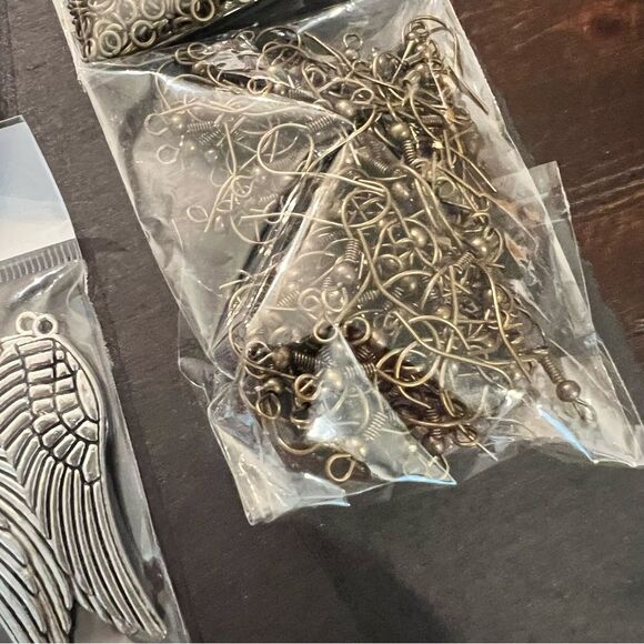 Over 10 Bundles of Assorted Jewelry Making Supplies - Picture 5 of 10